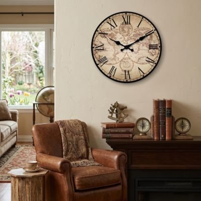 Horloge murale originale dans un salon