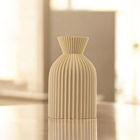 Vase beige dans le salon