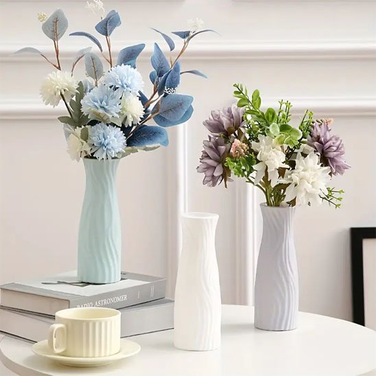 Vase bleu et blanc avec fleurs