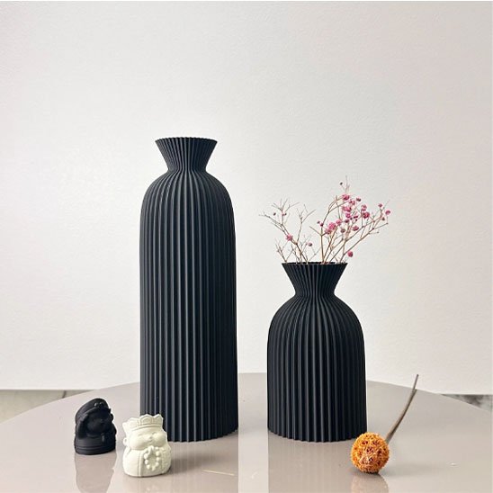 Vase noir avec fleurs