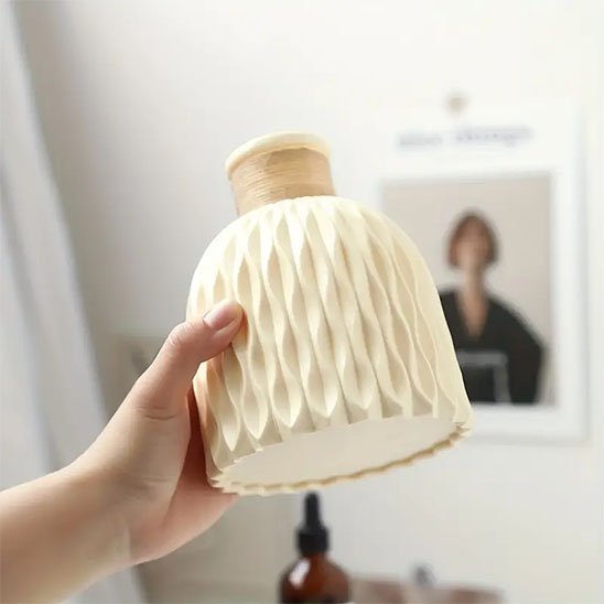 Vase taille comparé à une main
